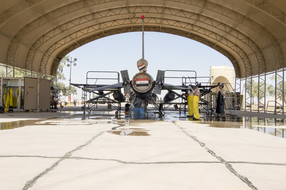 Iraqi F-16 Maintenance