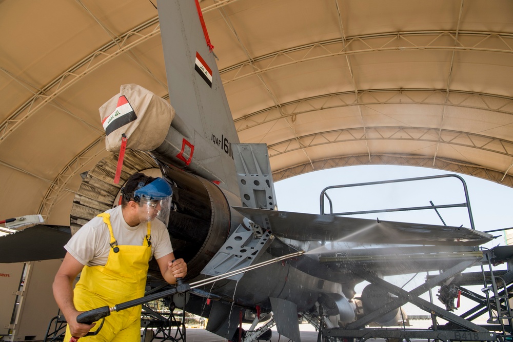 Iraqi F-16 Maintenance