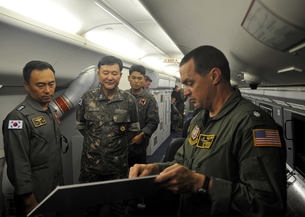 ROK Navy Adm. Visits CTF-172 during RIMPAC 2018