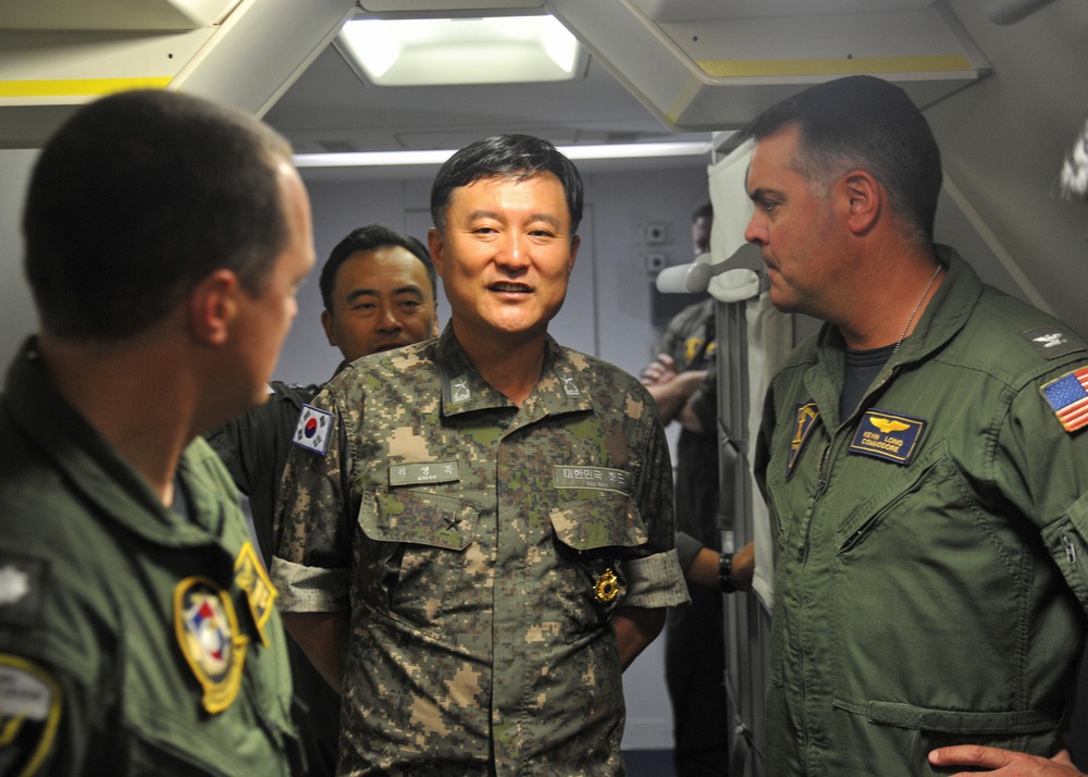 ROKN Adm. Visits CTF-172 during RIMPAC 2018