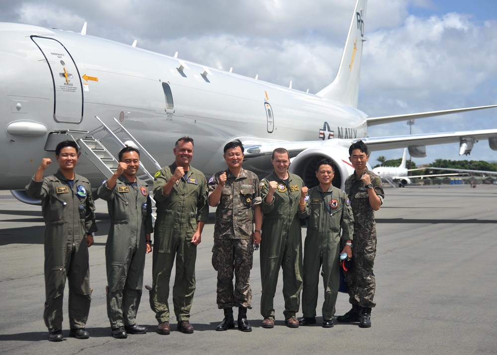 ROKN Adm. Visits CTF-172 during RIMPAC 2018
