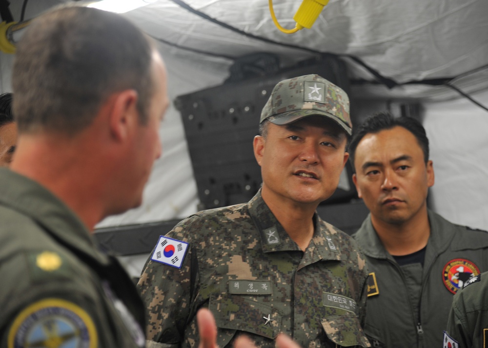 ROKN Adm. Visits CTF-172 during RIMPAC 2018