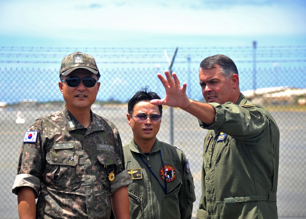 ROKN Adm. Visits CTF-172 during RIMPAC 2018