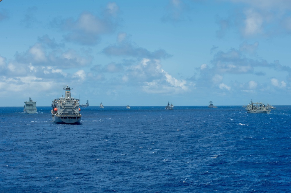 Ships participate photo exercise during RIMPAC 2018