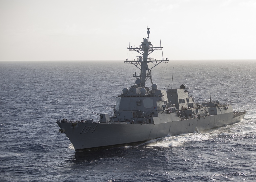 USS Sterett (DDG 104) Transits Pacific Ocean