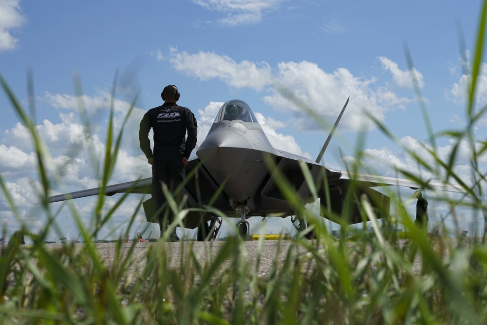 Raptor Demo Team zooms across Canada