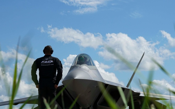 Raptor Demo Team zooms across Canada