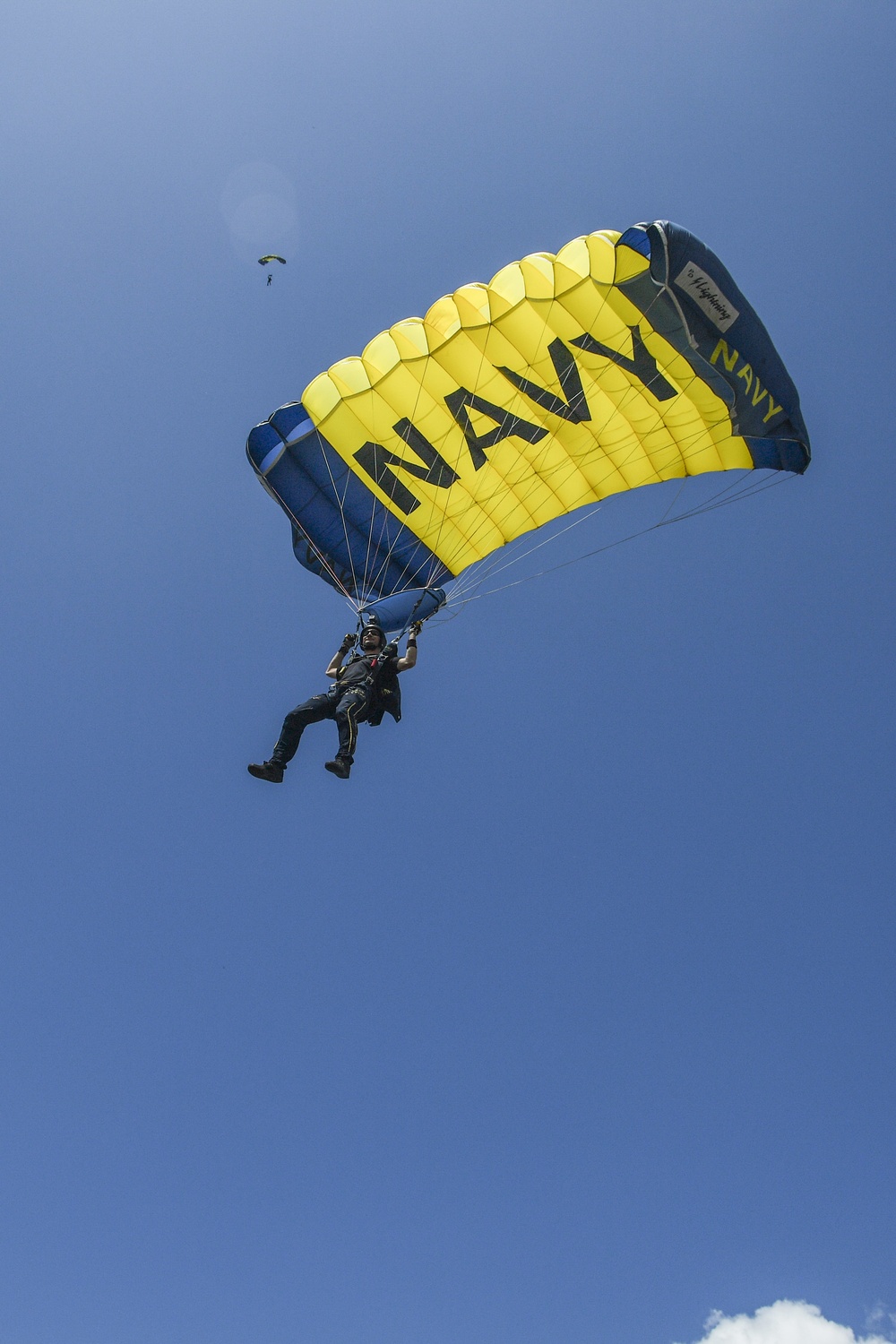 U.S. Navy &quot;Leap Frogs&quot; Perform at Fargo-Moorhead Metro Navy Week