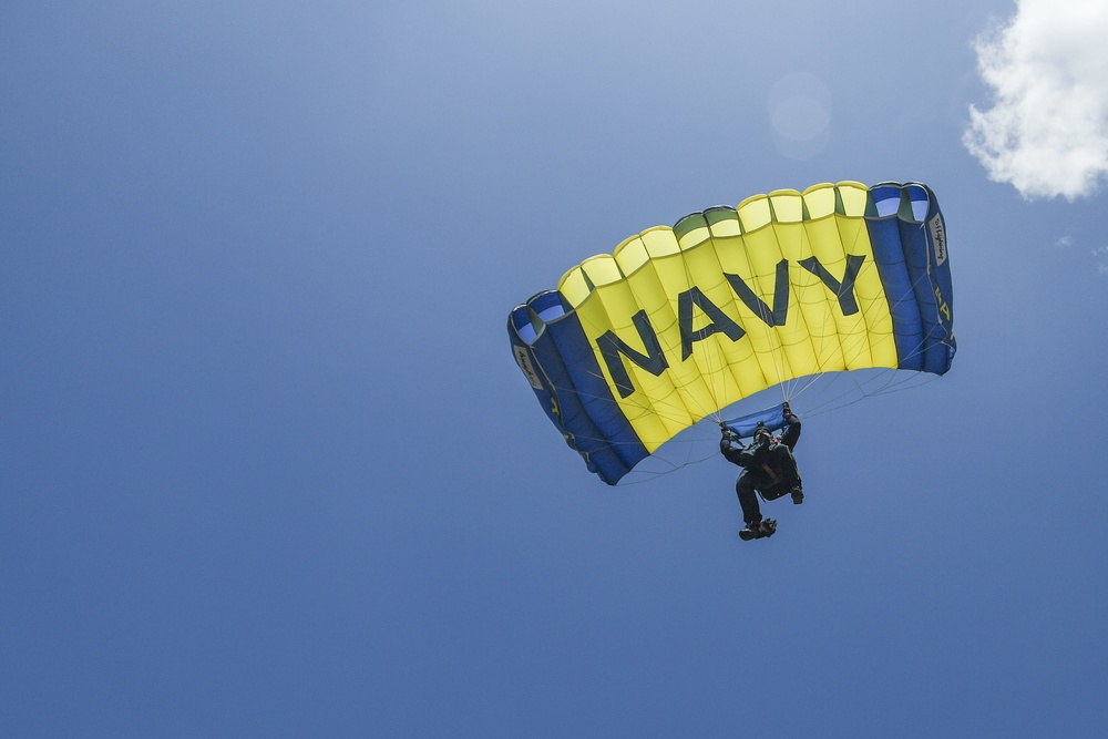 U.S. Navy &quot;Leap Frogs&quot; Perform at Fargo-Moorhead Metro Navy Week