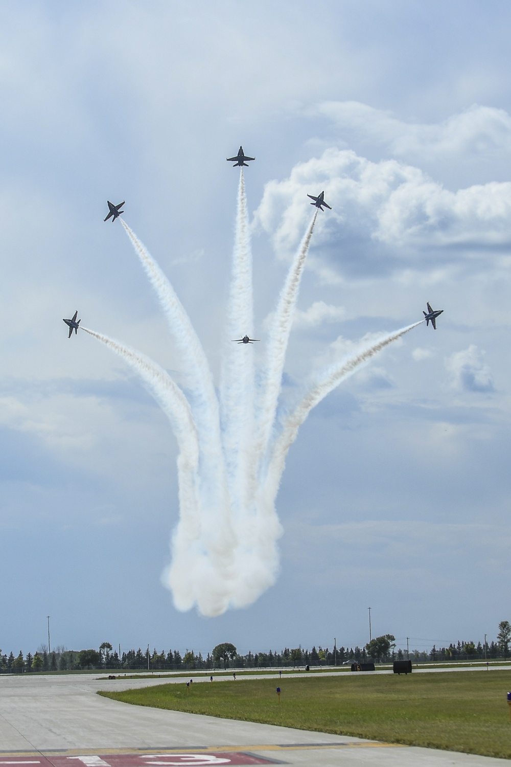 U.S. Navy Blue Angels Perform at Fargo-Moorhead Metro Navy Week