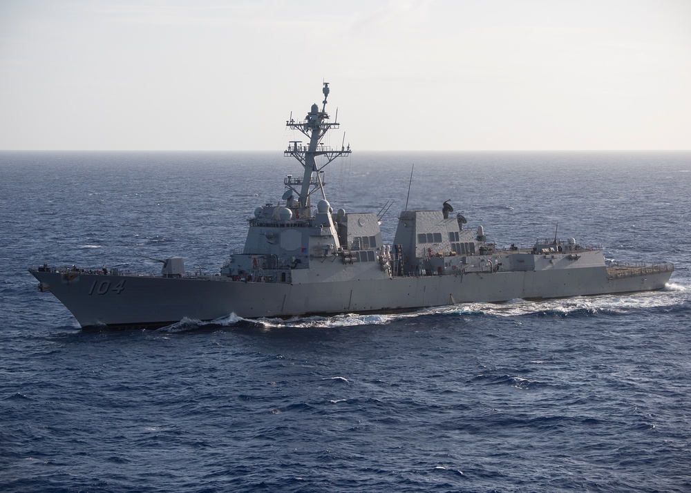 USS Sterett transits the Pacific Ocean during RIMPAC 2018