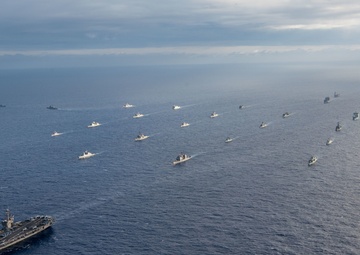 International fleet conducts Rimpac 2018 photo exercise breakaway