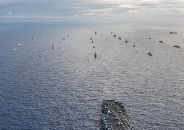 International fleet conducts RIMPAC 2018 photo exercise breakaway