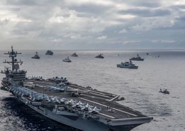 Multinational fleet conducts RIMPAC 2018 photo exercise breakaway