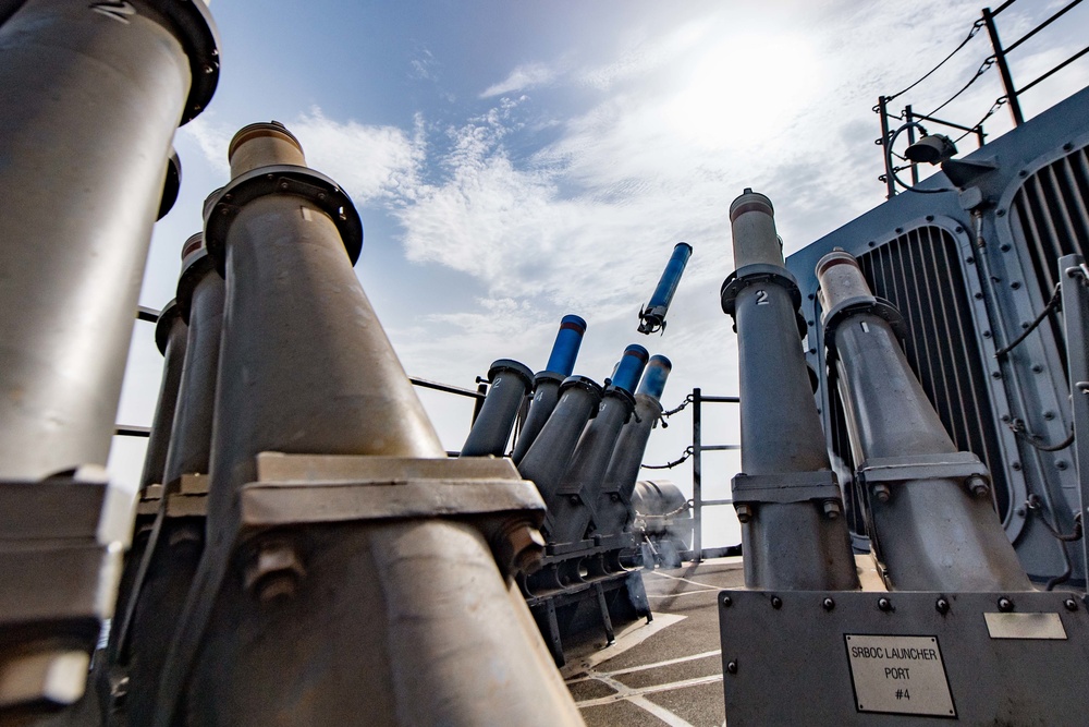 USS Jason Dunham (DDG 109) launches chaff