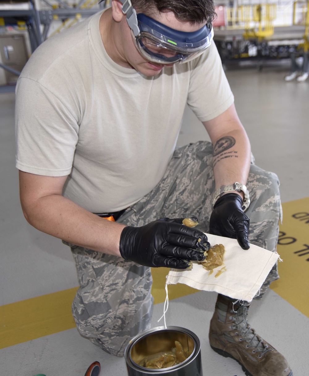 Crew Chiefs put finishing touches on KC-135