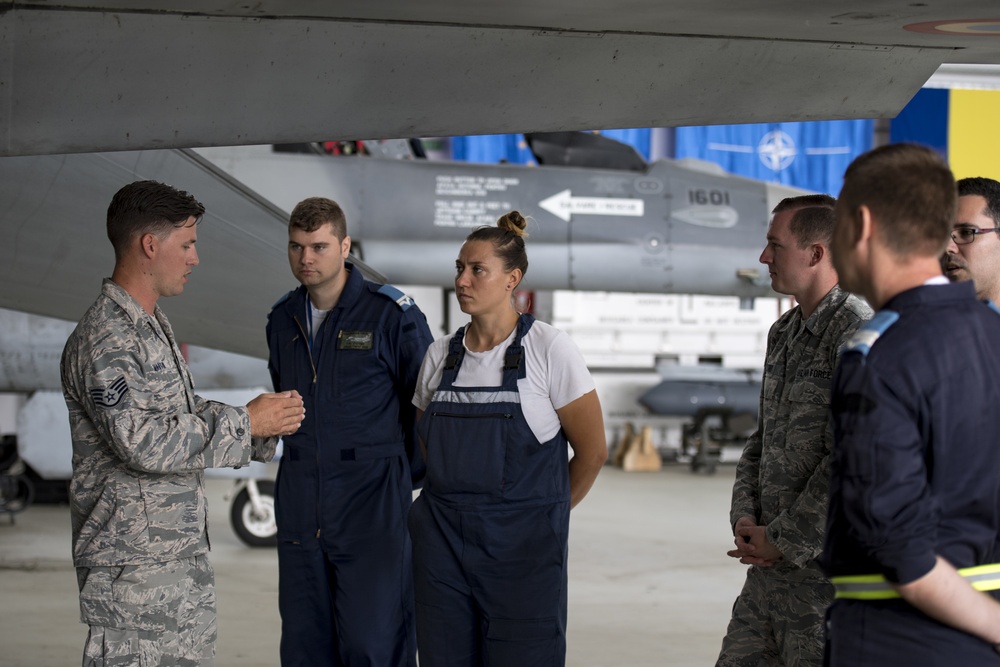 Ramstein, Aviano Airmen provide training for Romanian air force