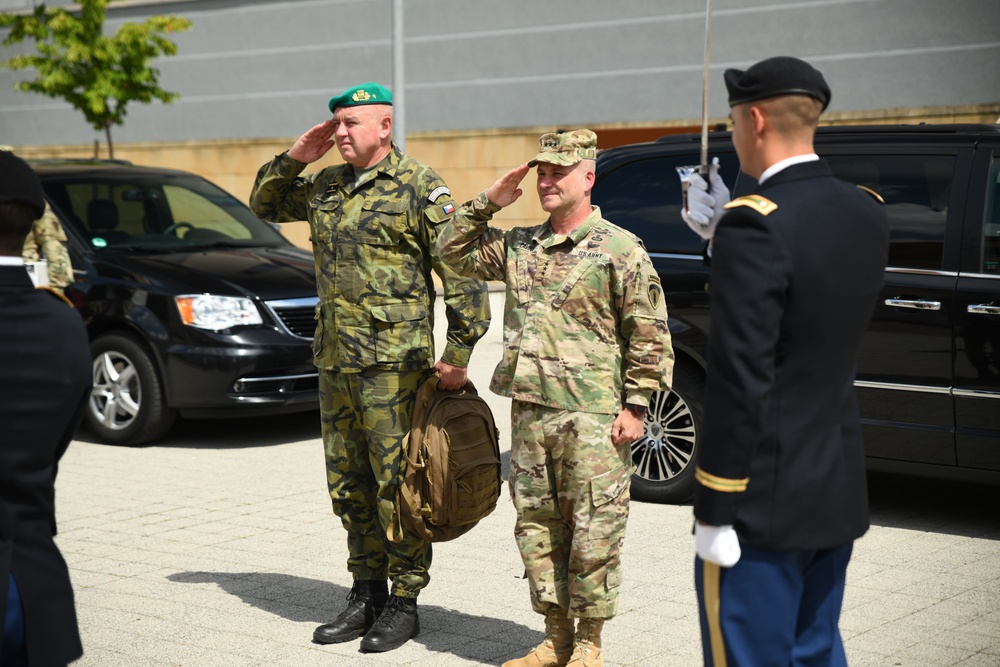 U.S. Army Europe Commander Welcomes Czech Chief of Land Forces