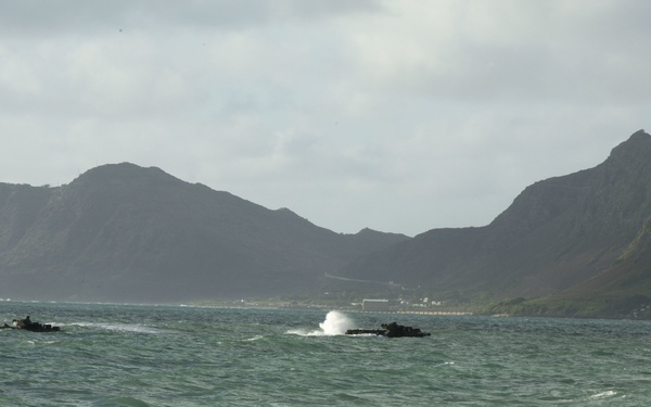 Marines conduct amphibious assault during RIMPAC