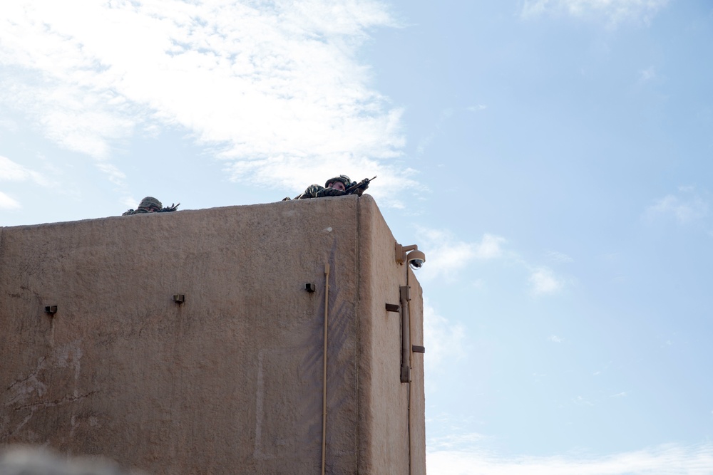 Marines conduct amphibious assault during RIMPAC