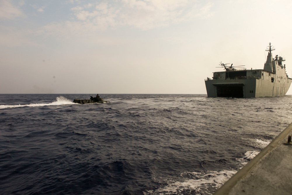 Marines demostration capabilities during RIMPAC aboard HMAS Adelaide