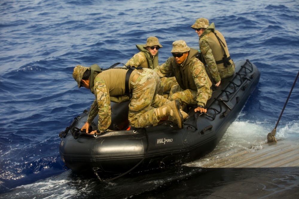 Royal Australian Army demonstrate operations aboard HMAS Adelaide