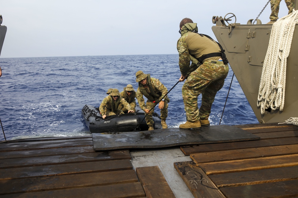 Royal Australian Army demonstrate operations during DV visit aboard HMAS Adelaide