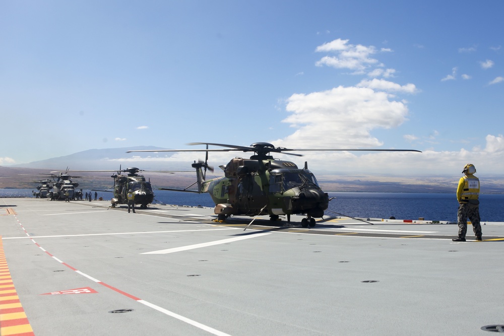 U.S. Marine, Australian Army pilots conduct touch down ops aboard HMAS Adelaide