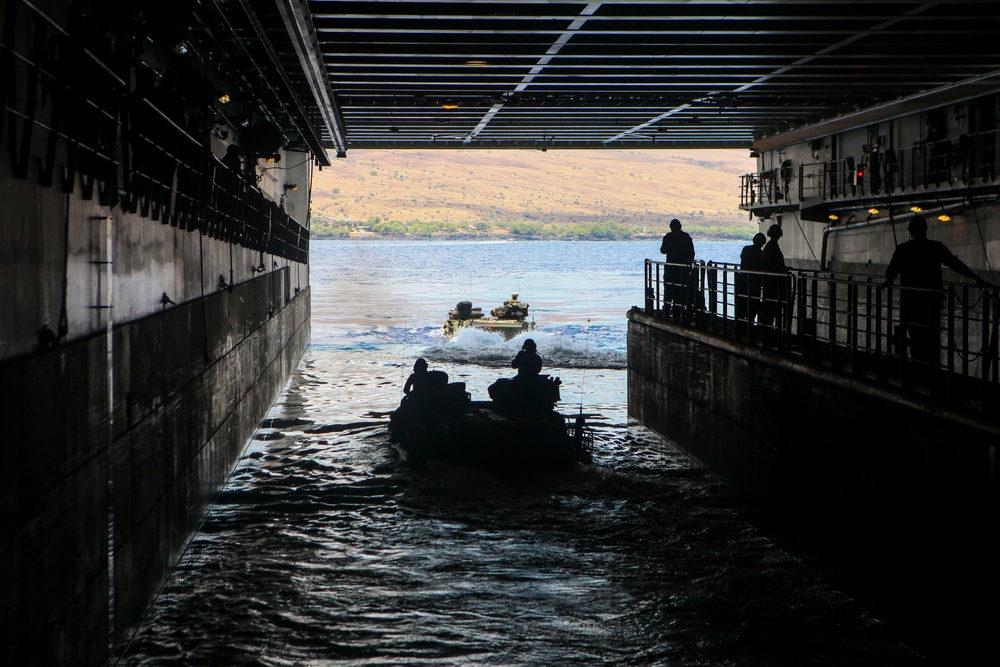 U.S. Marines return U.S., foreign forces from PTA to HMAS Adelaide