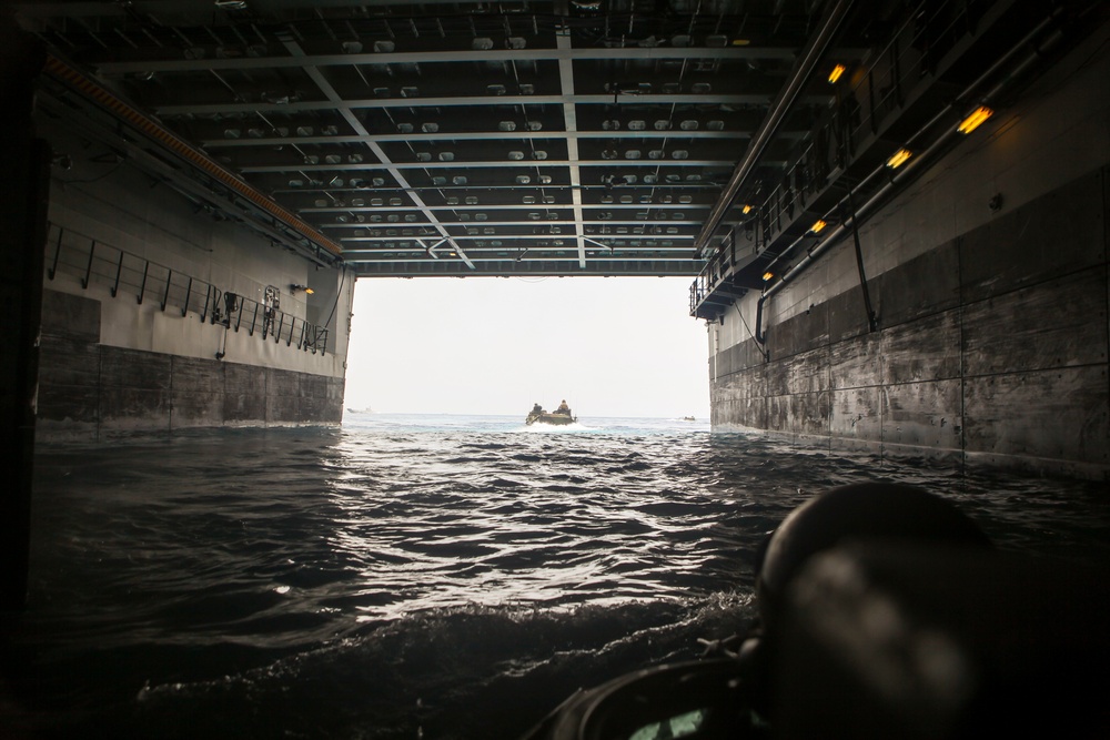 Marines demostration capabilities during RIMPAC aboard HMAS Adelaide