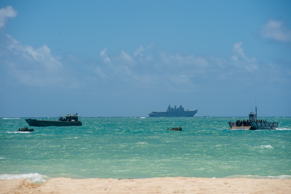 Troops Conduct Multi-National Amphibious Assault Raid During RIMPAC