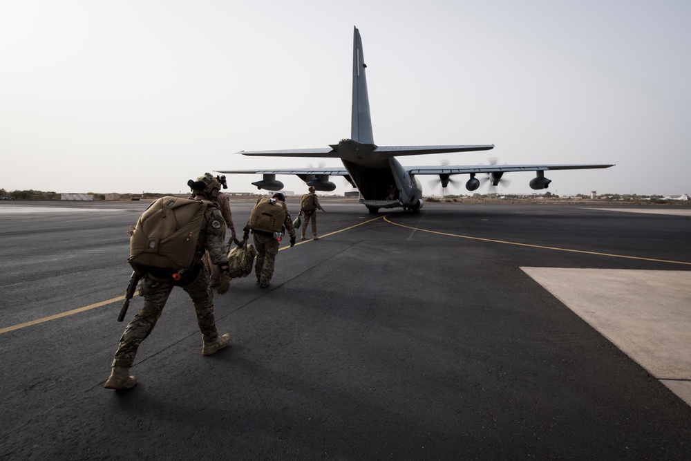 Pararescuemen train HALO jumping with U.S. Marines