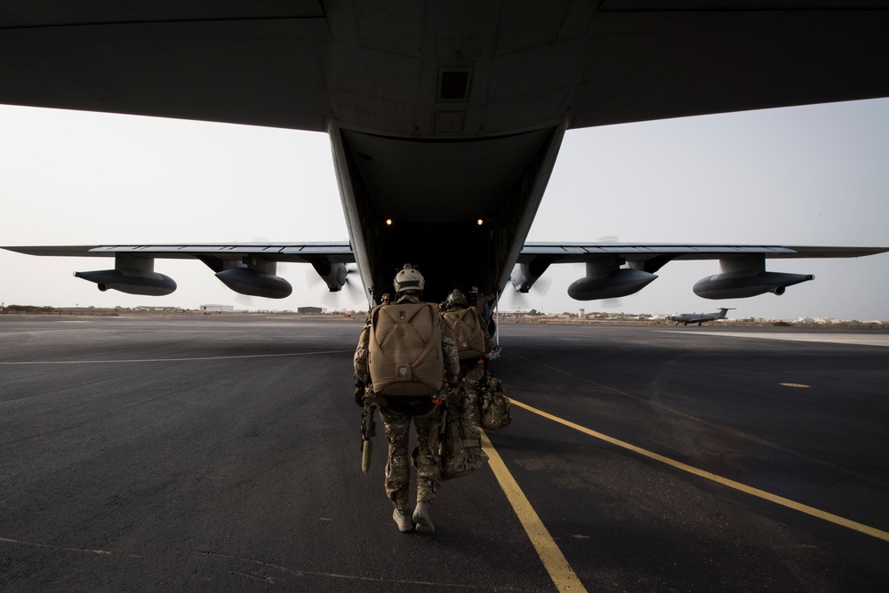 Pararescuemen train HALO jumping with U.S. Marines