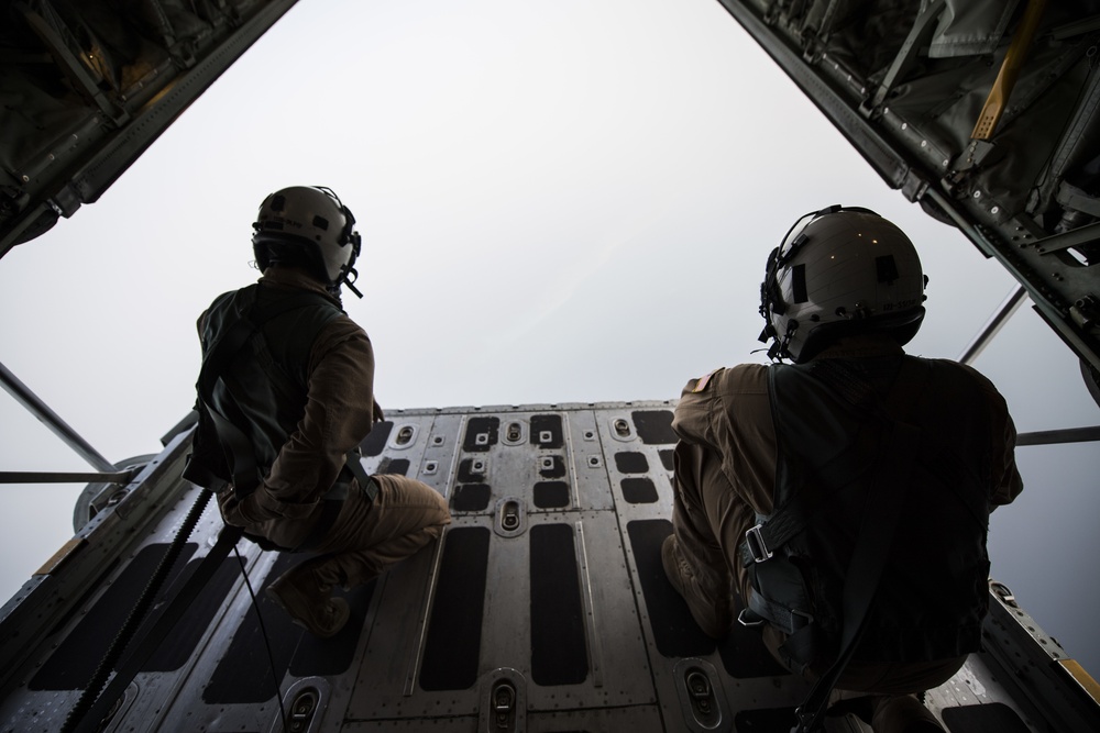Pararescuemen train HALO jumping with U.S. Marines