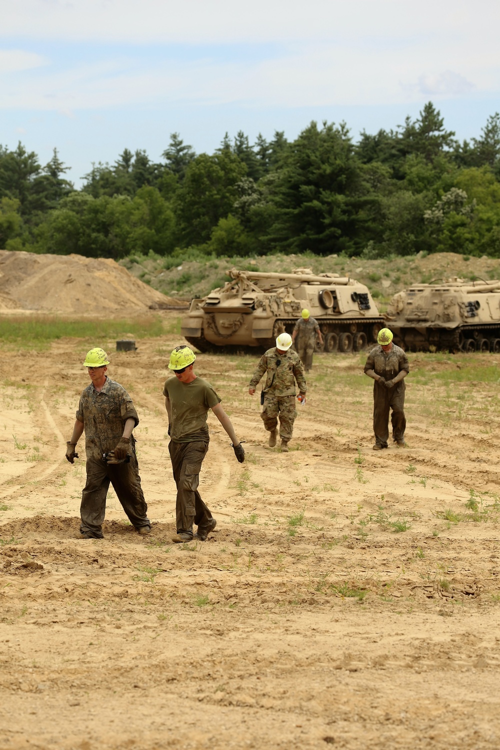 Students build skills in tracked vehicle recovery during RTS-Maintenance course at Fort McCoy