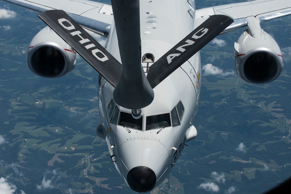 121st ARW refuels Navy P-8A Poseiden