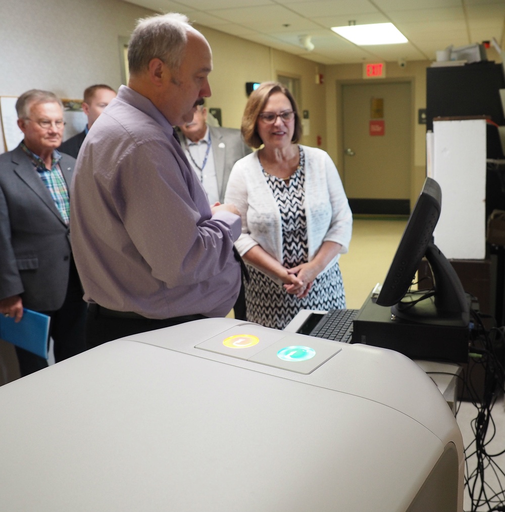 Nebraska Senator Fischer arrives, receives Omaha VAMC updates