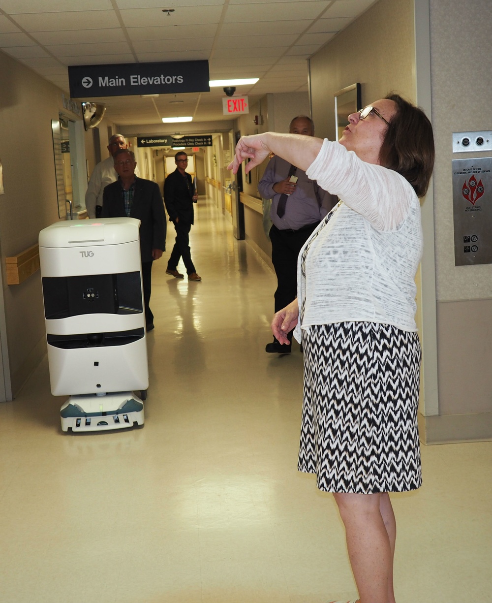 Nebraska Senator Fischer arrives, receives Omaha VAMC updates