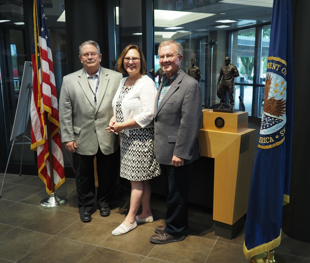 Nebraska Senator Fischer arrives, receives Omaha VAMC updates