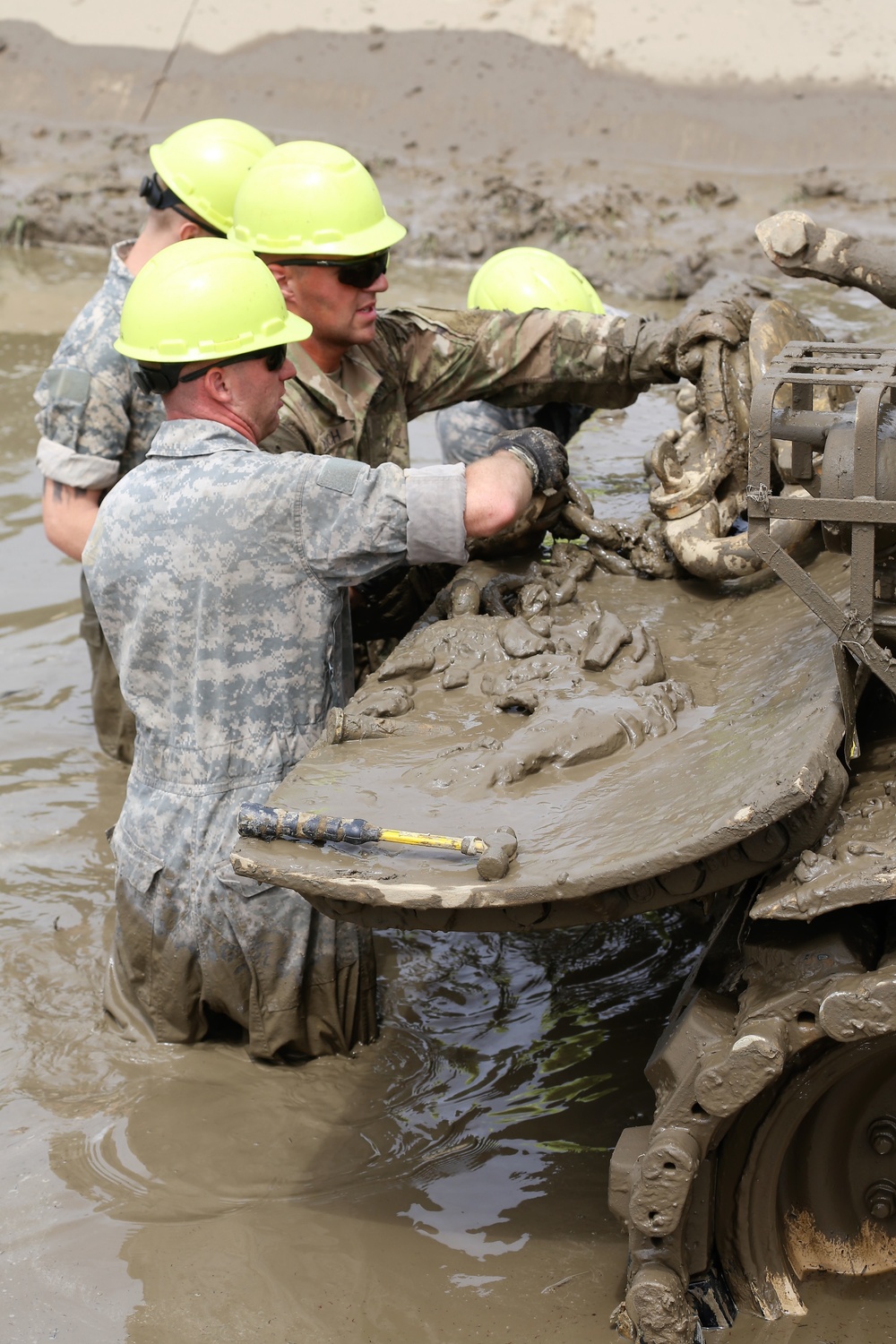 Students build skills in tracked vehicle recovery during RTS-Maintenance course at Fort McCoy