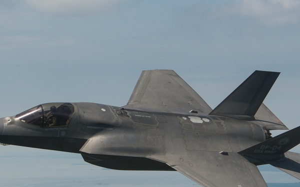 F-35B Advanced Aerial Refueling Control Law test