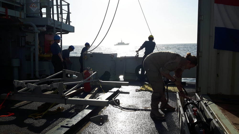Royal Canadian Navy and Royal Netherlands Navy personnel recover equipment following UUV mission during RIMPAC SOCAL
