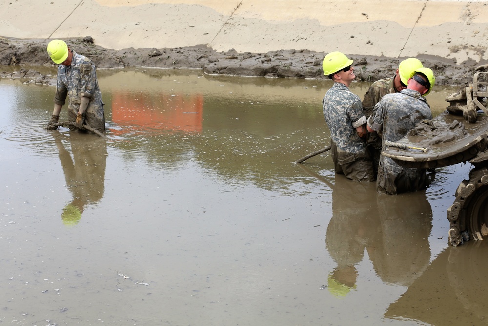 Tracked Vehicle Recovery Course students train at Fort McCoy