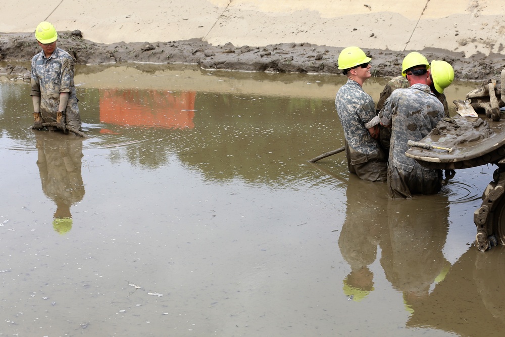 Tracked Vehicle Recovery Course students train at Fort McCoy