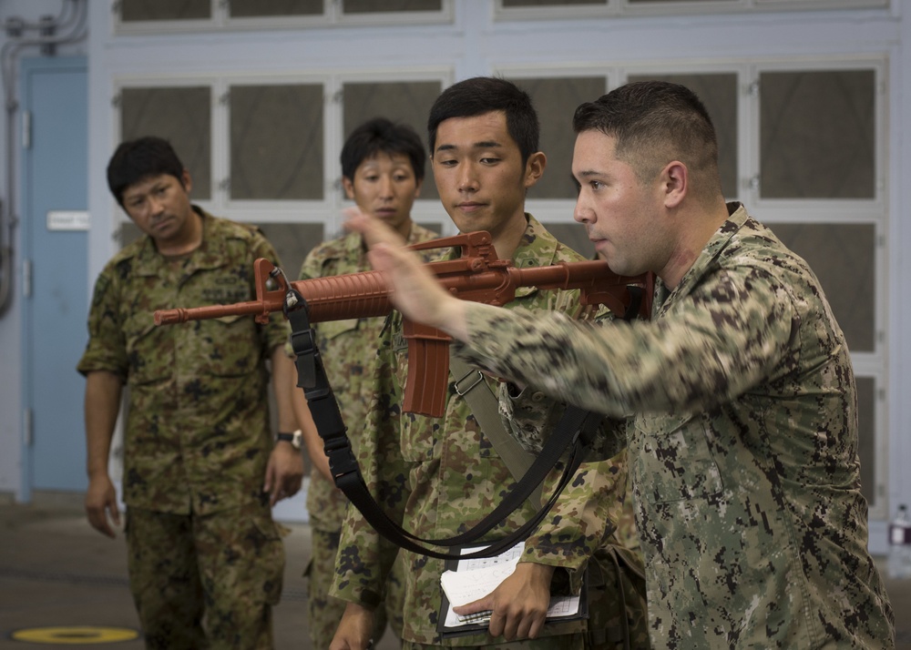 Petty Officer conducts training with JGSDF members