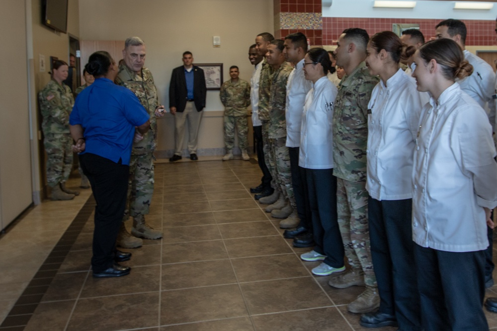 U.S. Army Chief of Staff visits Raptor's Nest DFAC