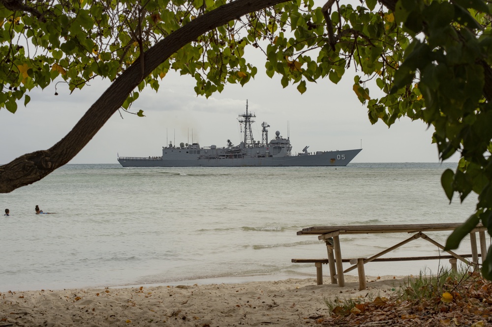 Royal Australian Navy guided-missile frigate HMAS Melbourne (FFG 05) returns to Pearl Harbor