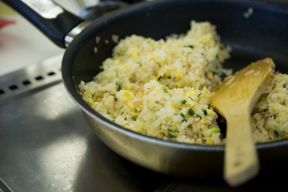 MCAS Iwakuni residents cook Japanese dish and dessert