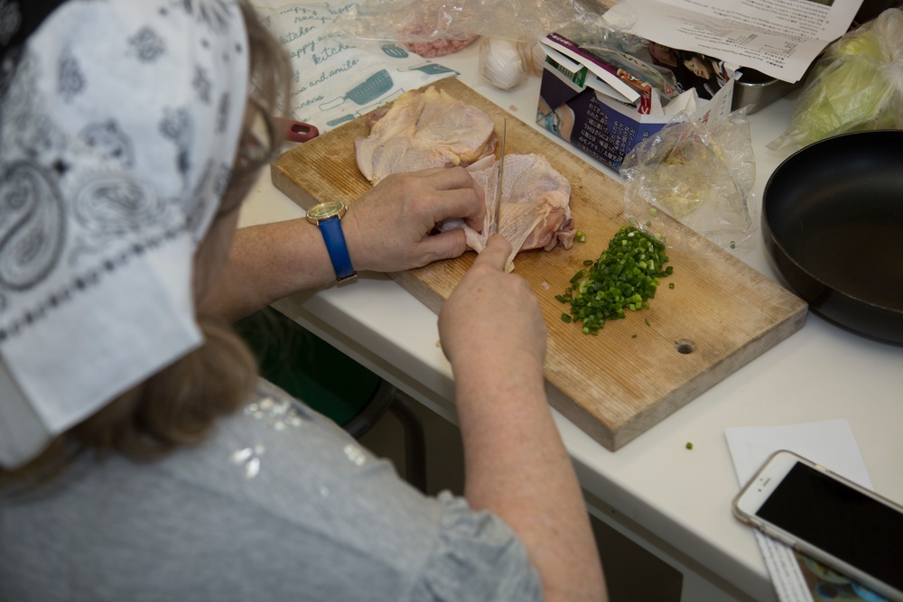MCAS Iwakuni residents cook Japanese dish and dessert