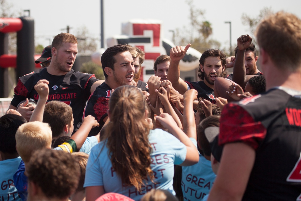 SDSU football team visits MCAS Miramar